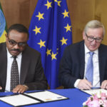 Commission President Jean-Claude Juncker and Ethiopian Prime Minister Hailemariam Dessalegn sign the strategic engagement document, 14 June 2016 in Brussels.