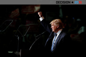 Republican presidential nominee Donald Trump holds a campaign event in Eau Claire, Wisconsin U.S. November 1,  2016.   REUTERS/Carlo Allegri